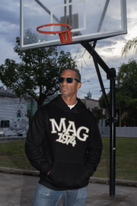 mockup-of-a-fashionable-man-wearing-a-pullover-hoodie-at-a-basketball-court-30460 (1)